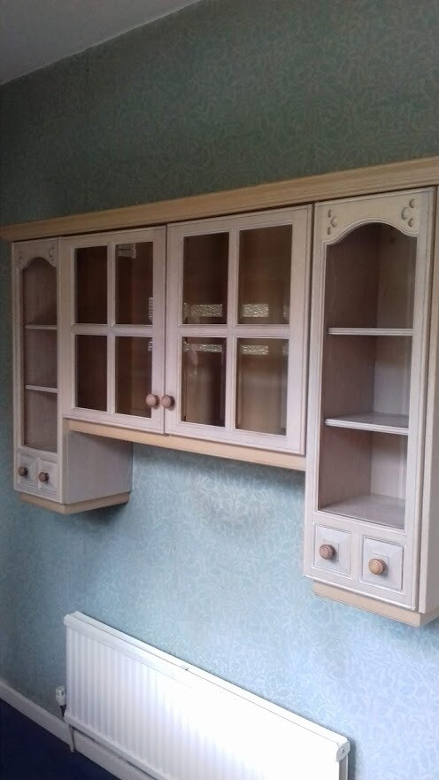 Magnet Kitchen Wall Display Cabinet Old English Design Mixture Of