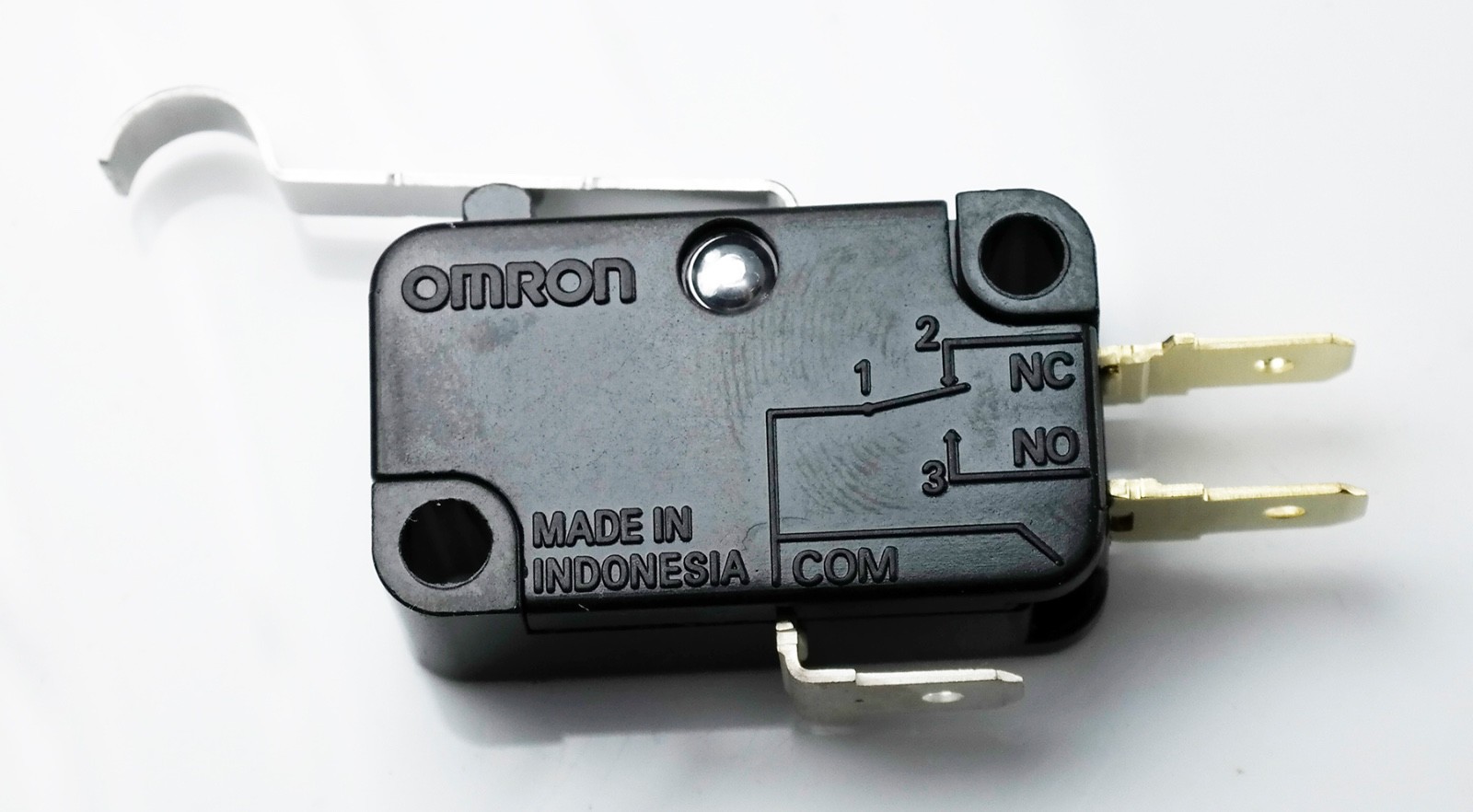 Omron Micro Limit Switch with Curved Tip Lever V1541C25 15A 125