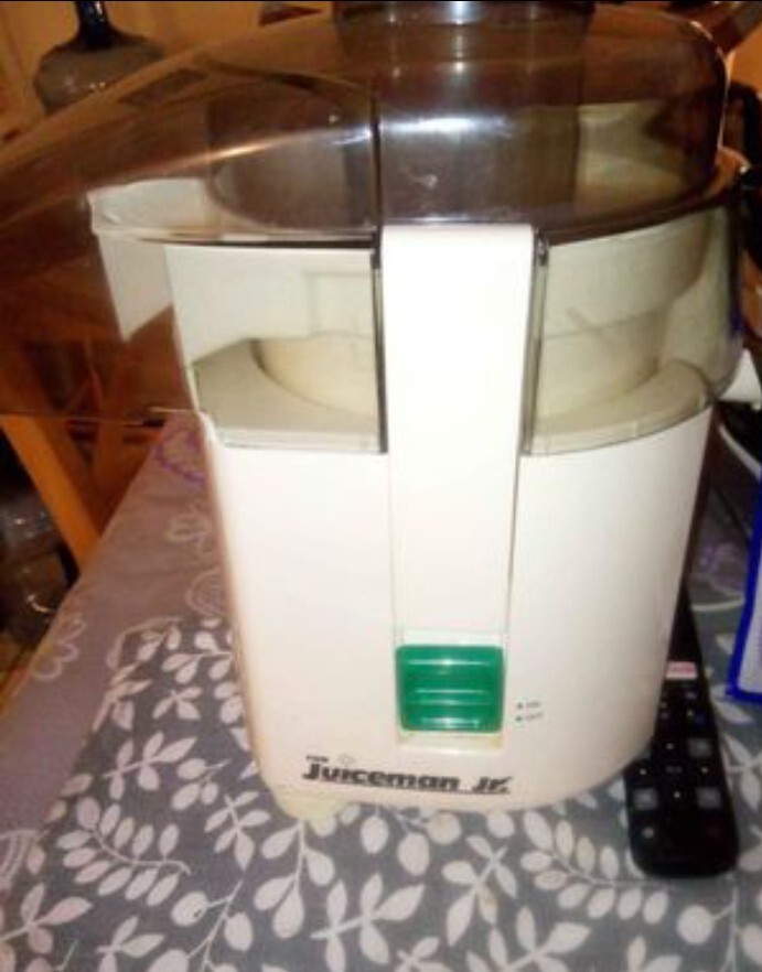Mr. Juicer vintage clean with lid and cover to shred