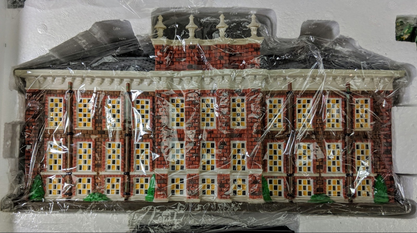 Dept 56 ~ Kensington Palace Special Edition (58309) - Dickens Village Series NEW