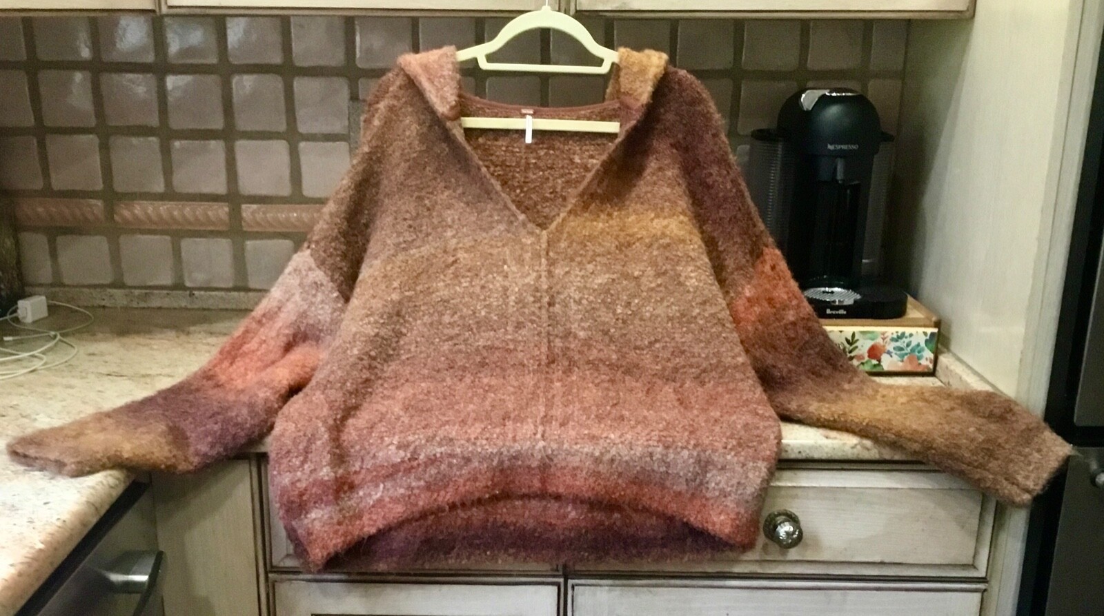 

Уютный свободный свитер-букле Free People с капюшоном и эффектом омбре Коричневый, золотой, розовый, , NWT, Brown