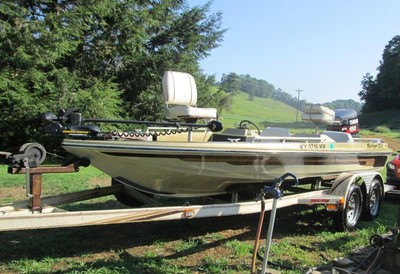 1982 Tracker Bass Boat and Tandem Trailer