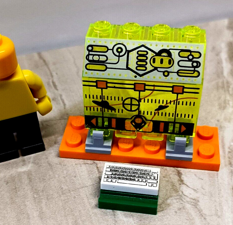 New LEGO UFO Monitor Station Space Station Saucers Trans Neon