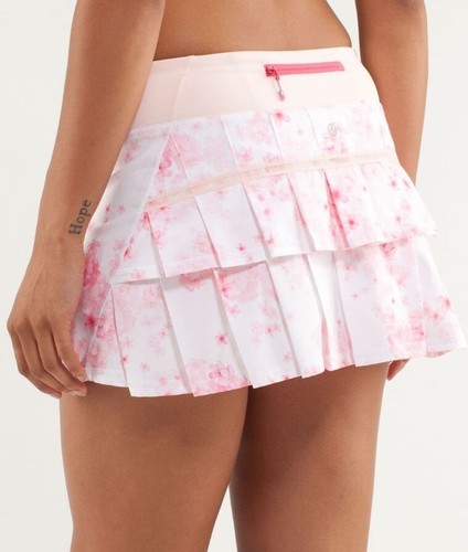 Lululemon テニス スカート サイズ6 ピンク NWOT - RARE Lululemon Shimmer Blush Quartz Pace Setter Skirt