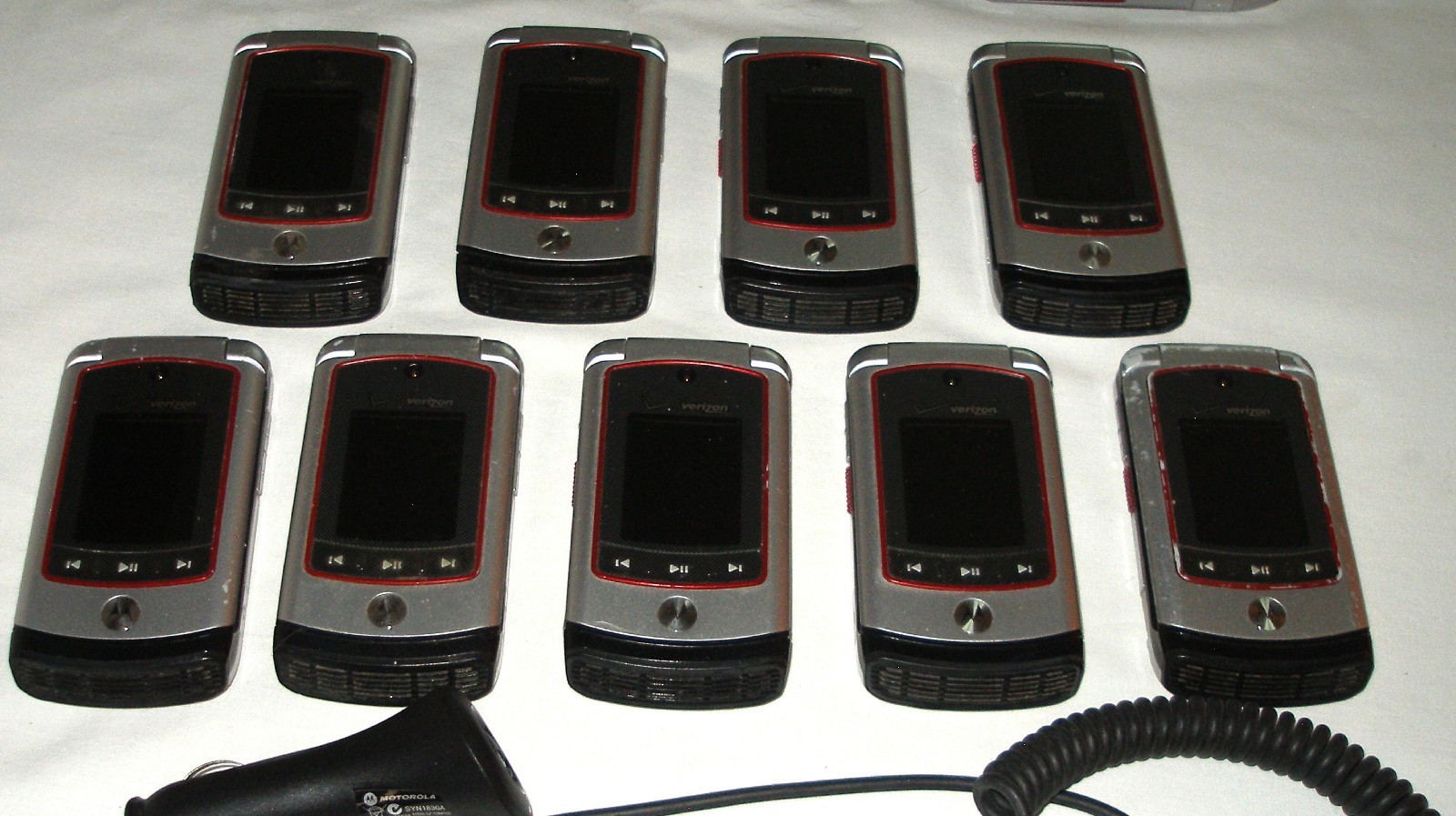 MOTOROLA V750  VERIZON FLIP PHONES FOR PARTS OR REPAIR