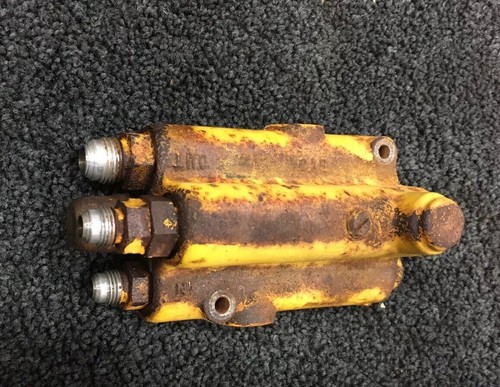 International 154 Cub Lo-boy Tractor  Hydraulic Valve