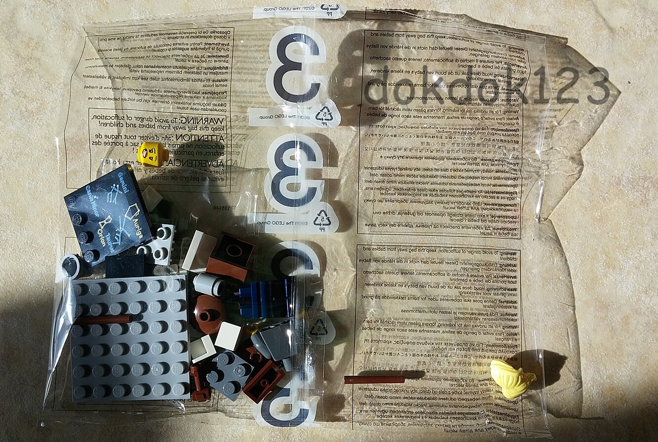 LEGO (21110) Research Scientist  - Bag #3 Astronomer - Sealed in bag