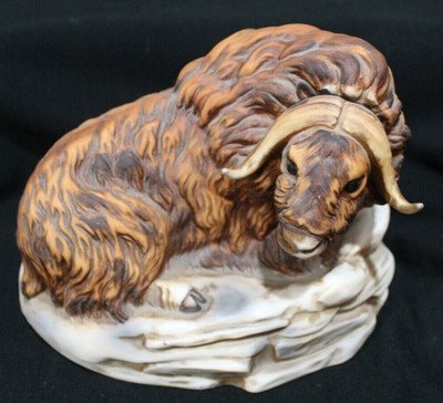 HOFFMAN BILL OHRMAN DECANTER - MUSK OX LAYING DOWN - RARE = 1977
