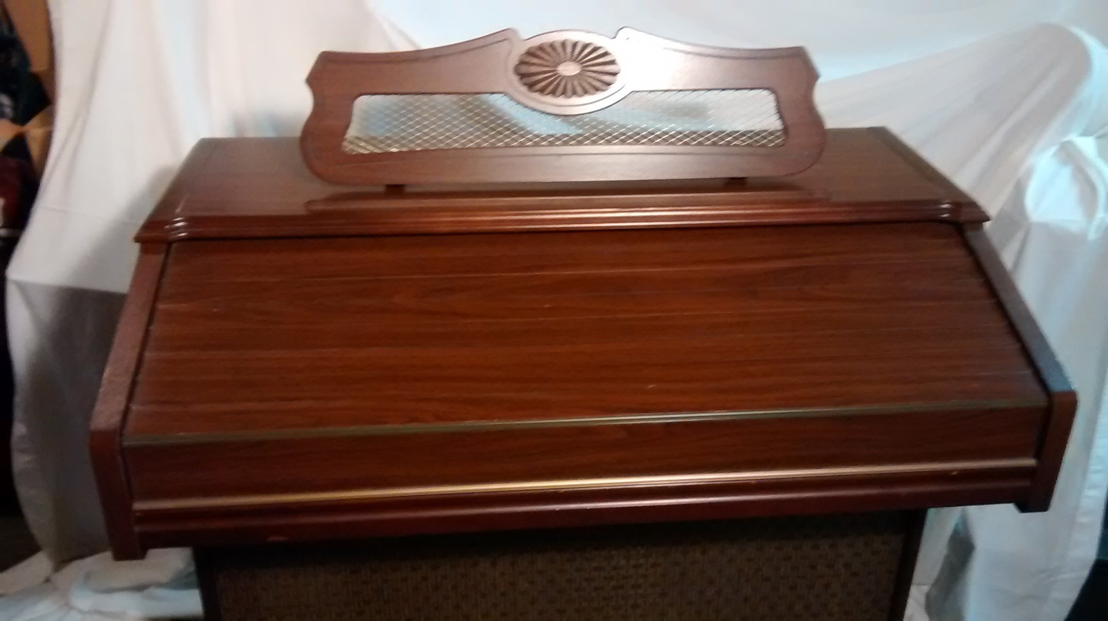 HAMMOND ORGAN KD2000 BEAUTIFUL WELL MAINTAINED PLAYS & SOUNDS GREAT