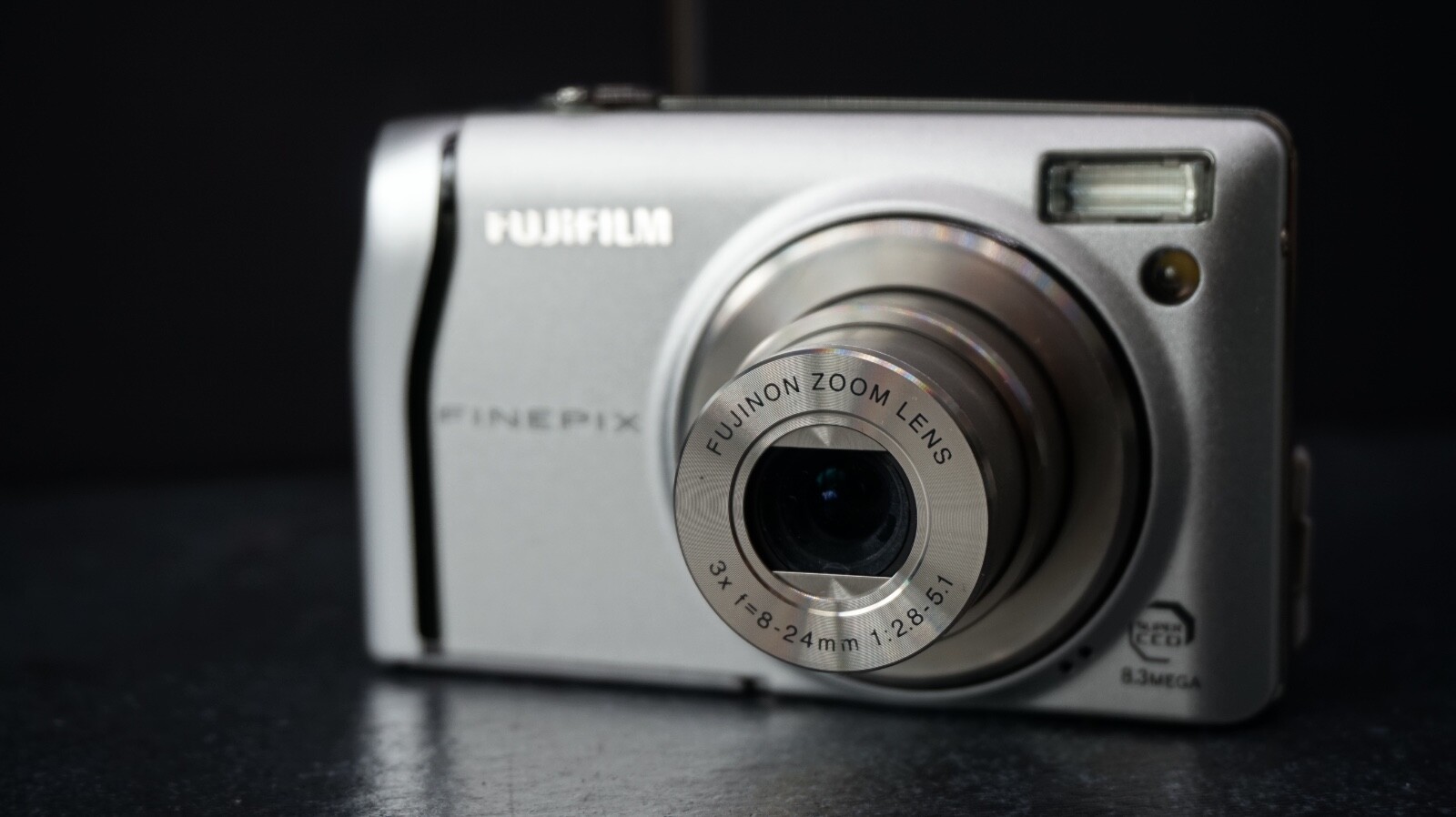 Fujifilm FinePix F40fd 8.3MP Digital camera - Silver | eBay UK