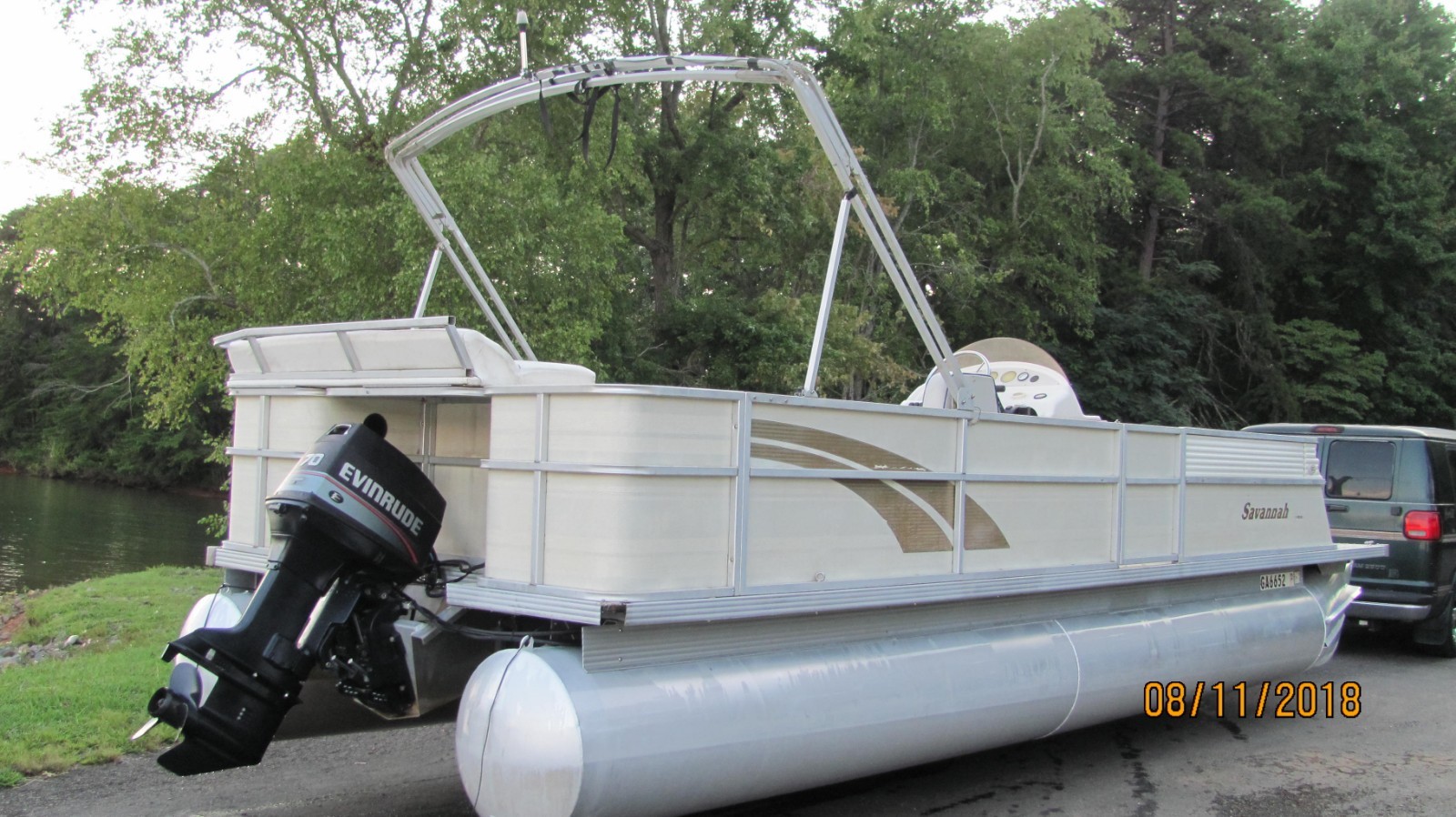 Crest SAVANNAH 25 Pontoon 25" Tubes / Evinrude 70 Hp. / NO Trailer