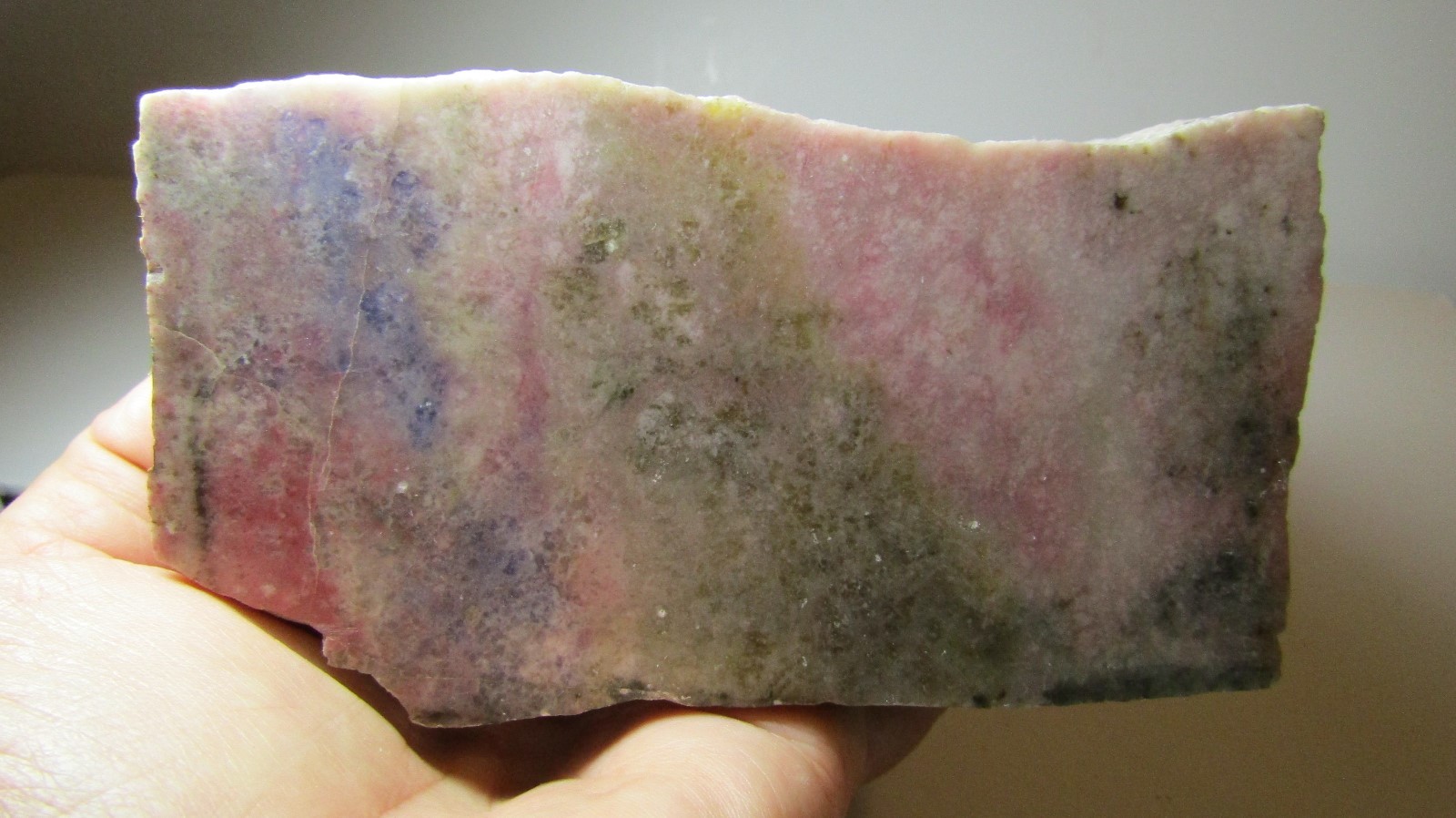 Thulite lapidary rough rock 2.36 #