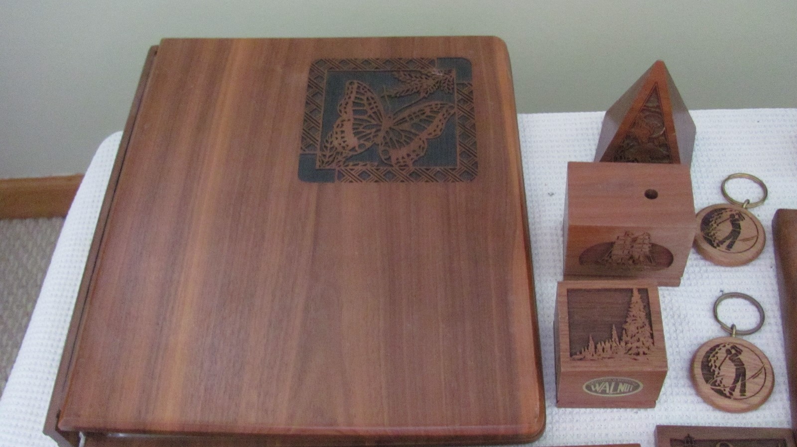 VINTAGE WALNUT LASERCRAFT ENGRAVINGS LOT PYRAMID RULER CLOCK BOOK BOX HOLDER