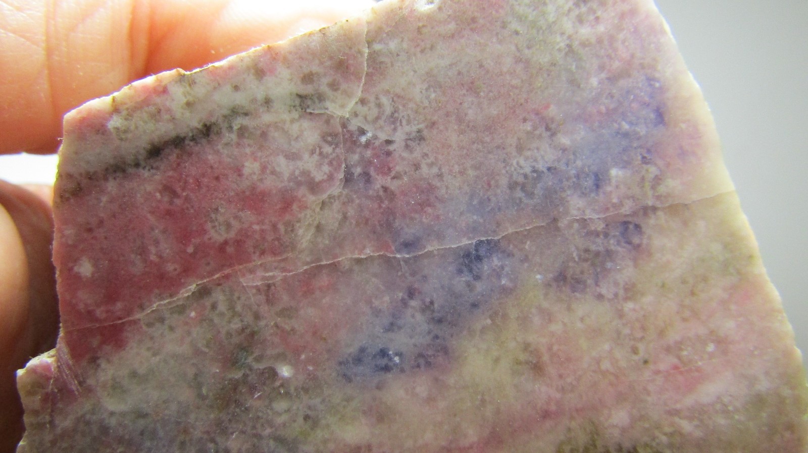 Thulite lapidary rough rock 2.36 #