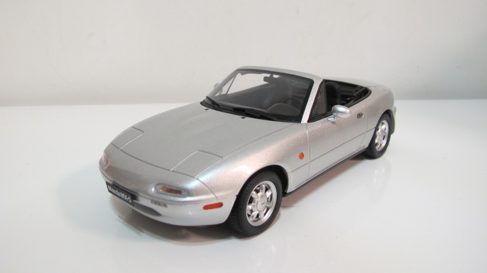 1:18 OTTOMOBILE 1990 MAZDA MX-5 MIATA SILVER OT321 RESIN