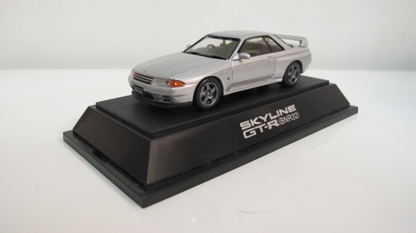 1:43 EBBRO NISSAN SKYLINE GT-R R32 SILVER RHD DIECAST CARS