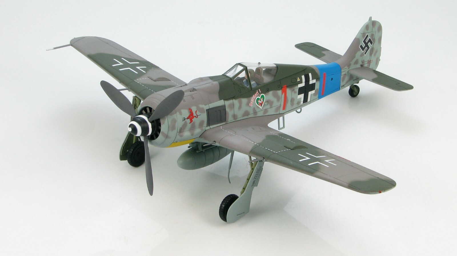 ハセガワ 1/48 フォッケ Fw190A-4/A-5/D-9/Ta152H-1 限定】1/48 フォッケウルフ Fw190A-4 “グラーフ” w/フィギュア