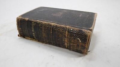 La Sacra Bibbia che contiene il Vecchio e il Nuovo Testamento