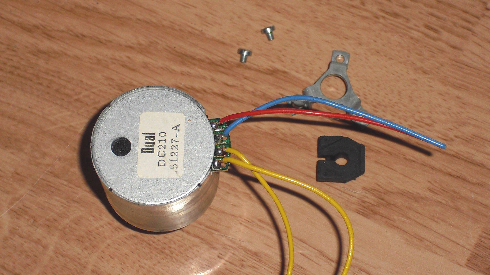 Dual CS 2215 Turntable Drive Motor + Mount, Tested Good! < DC 210><.51227-A>