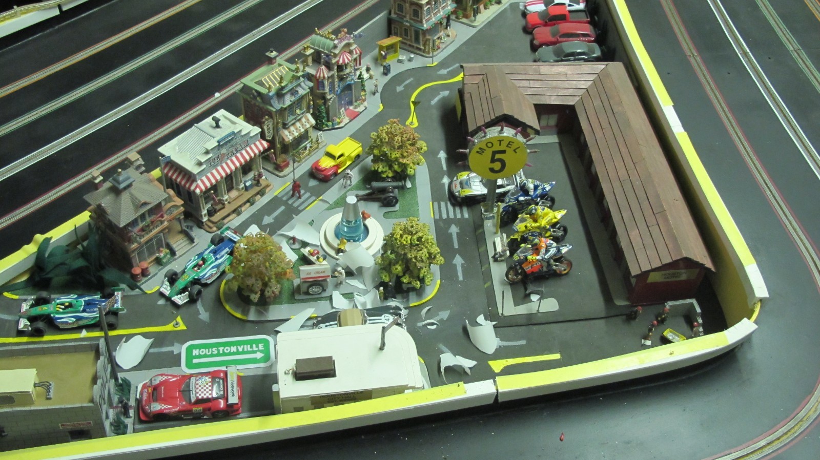 Commercial 1/24 Slot Car Track Home Club Raceway 4 Lane Road Course Steel Braid