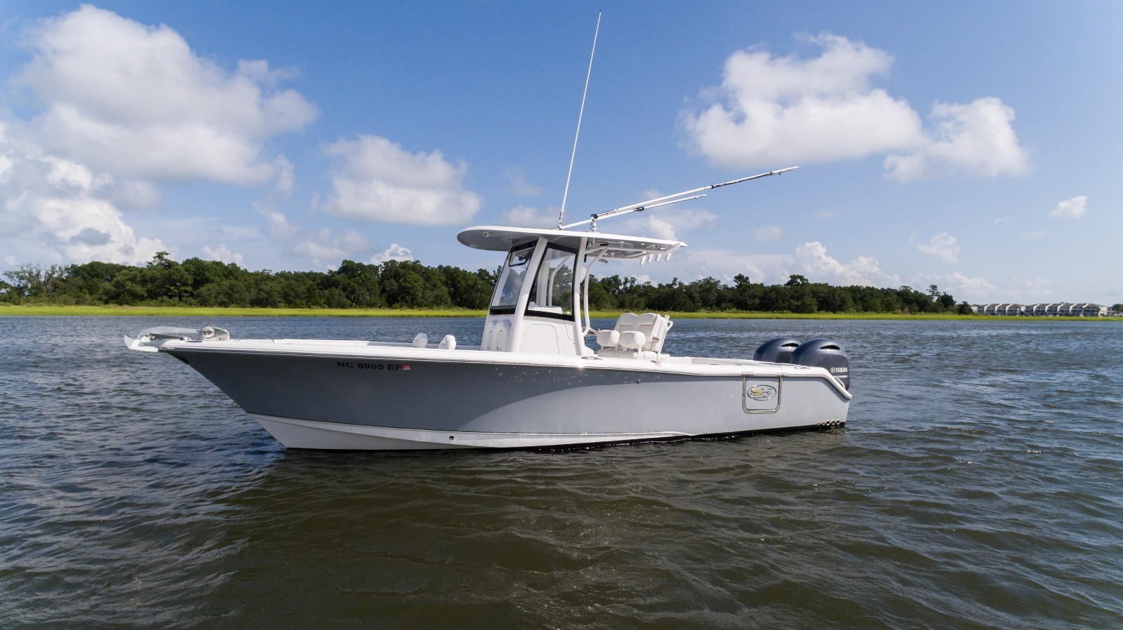 2017 SEA HUNT GAMEFISH 25 TWIN 150 YAMAHA'S CENTER CONSOLE OFFSHORE
