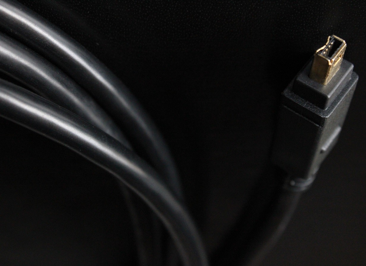 BRAND NEW IEEE 1394b Firewire 800 Gold Hi-speed Cable 9 pin / 4 pin 6 Foot