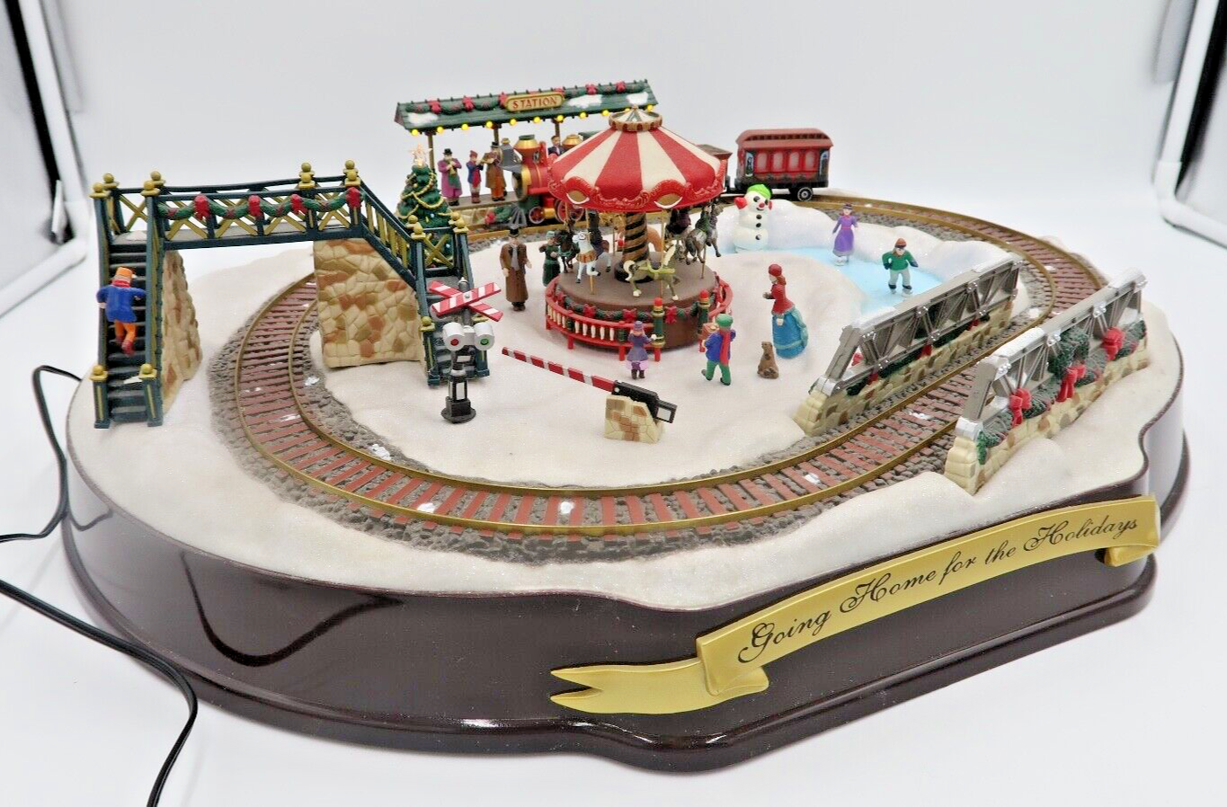 t487 Animated Mr Christmas Village Going Home for the