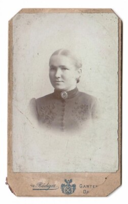 15282 - CDV Damenporträt mit Brosche Gotha um 1910