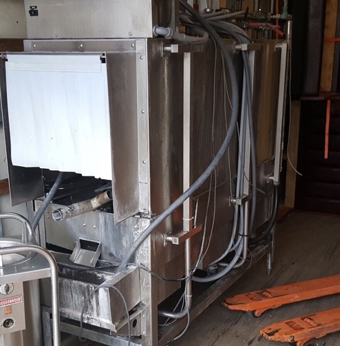 CMA E Temp Conveyor Dishwasher. Model# EST-66. 208-230 Volt 3 Phase 82X34X76