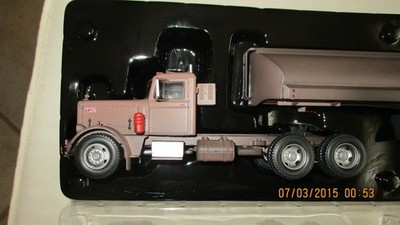 MINIATURE PETERBILT 281  1955 Camion citerne film DUEL   1/43 IXO TTR038