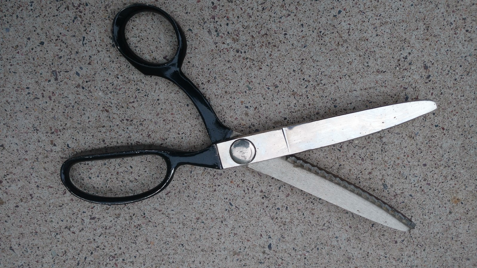 WISS PINKING SHEARS 9 1/4