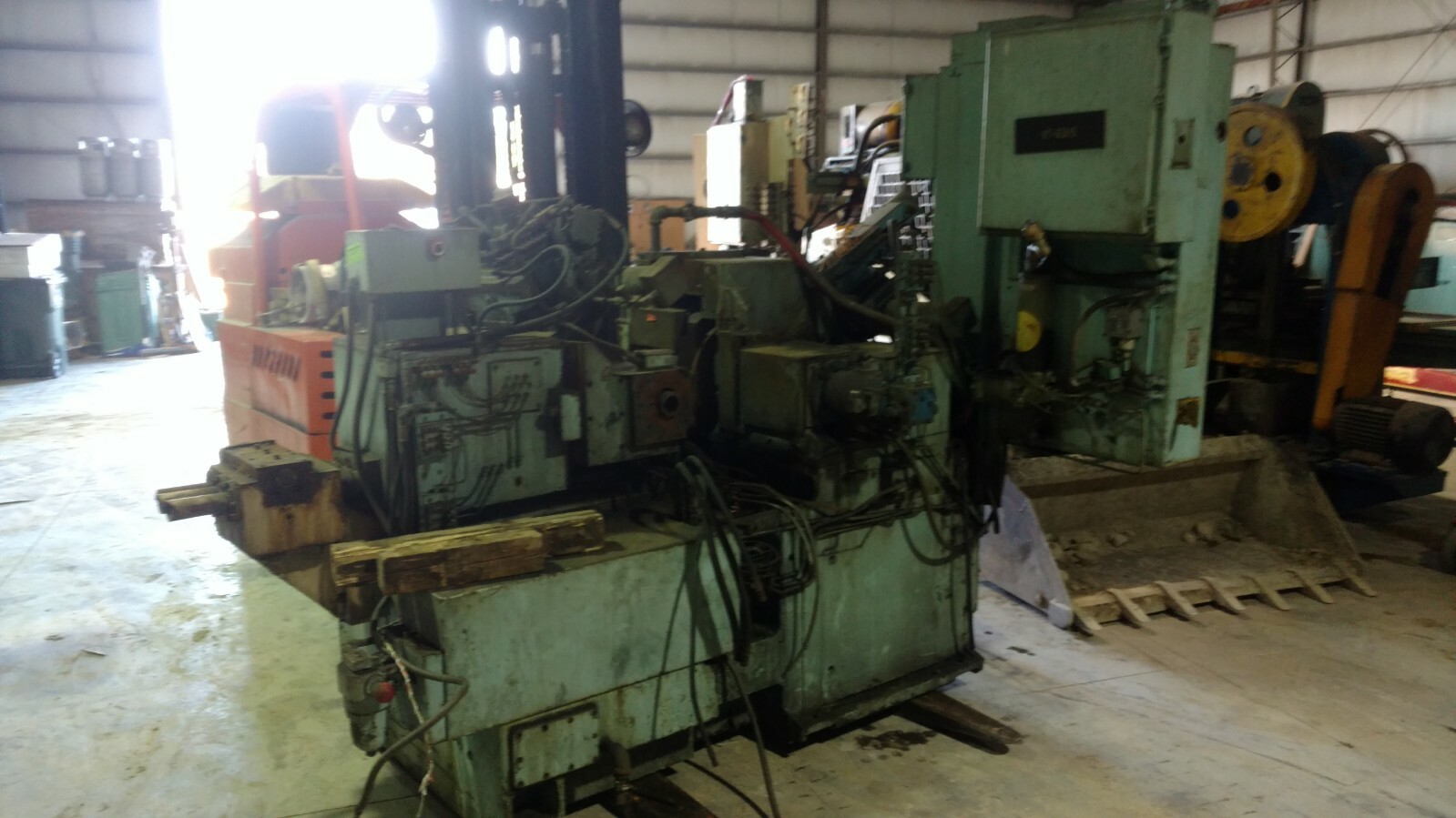 Cincinnati Milacron 230-10 twin grip grinder carcass