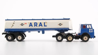 Siku Henschel LKW mit Tankauflieger 