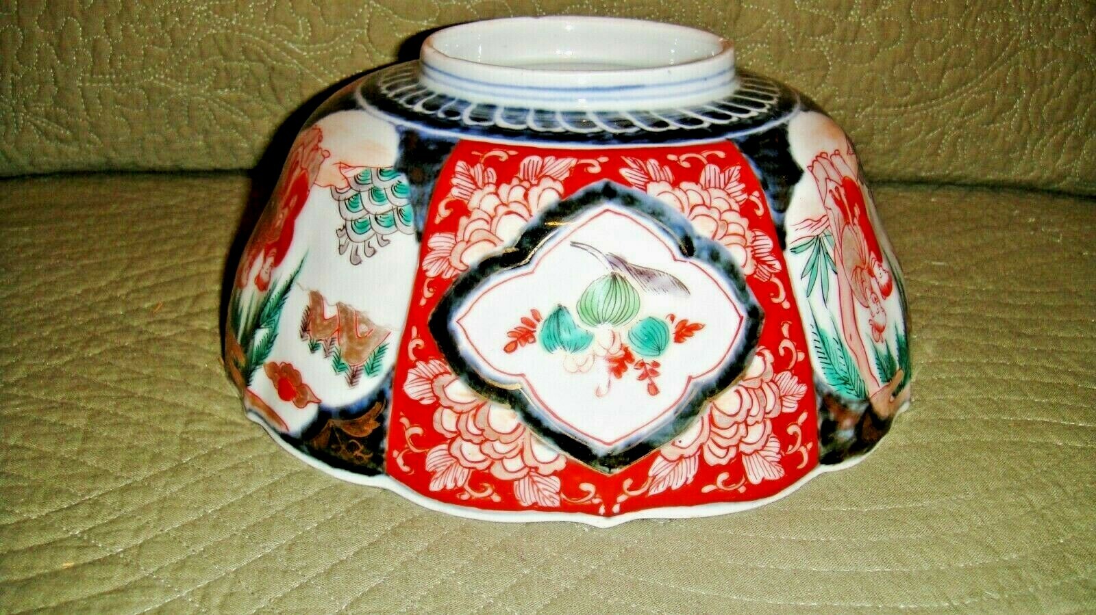 Asian Chinese Imari Scalloped Bowl, Beautiful Colors, 8