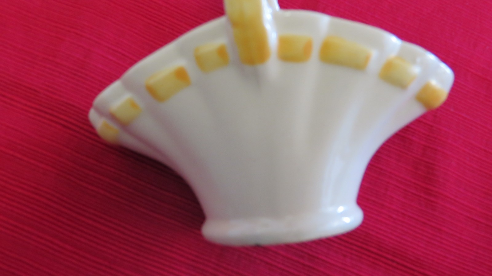 VINTAGE SHAWNEE POTTERY #640 CERAMIC BASKET PLANTER FLORAL