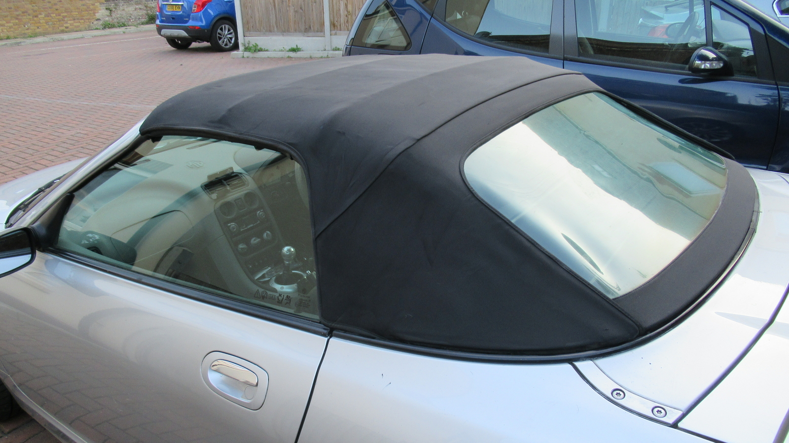BLACK CONVERTIBLE ROOF CANVAS DYE / SOFT TOP REVIVER RESTORER COLOUR