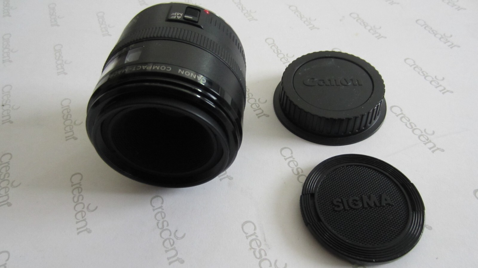 Canon EF 50mm Auto Focus Compact Macro 1:2.5 Lens near mint condition
