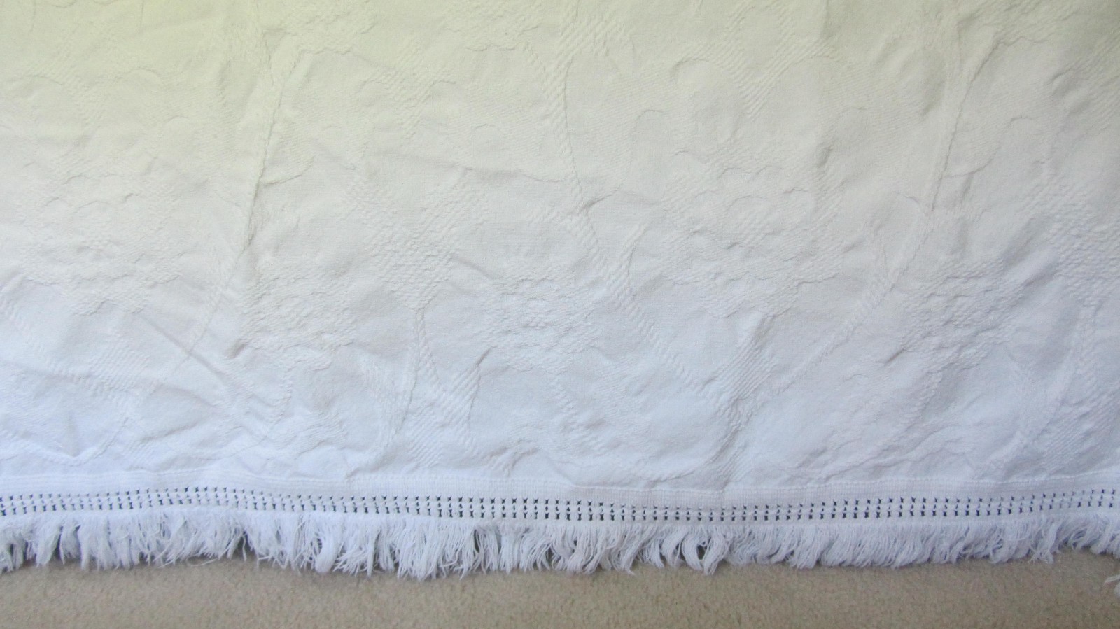 Vtg White Cotton Bedspread Raised Texture FULL DOUBLE Size 92 x 102 Fringe