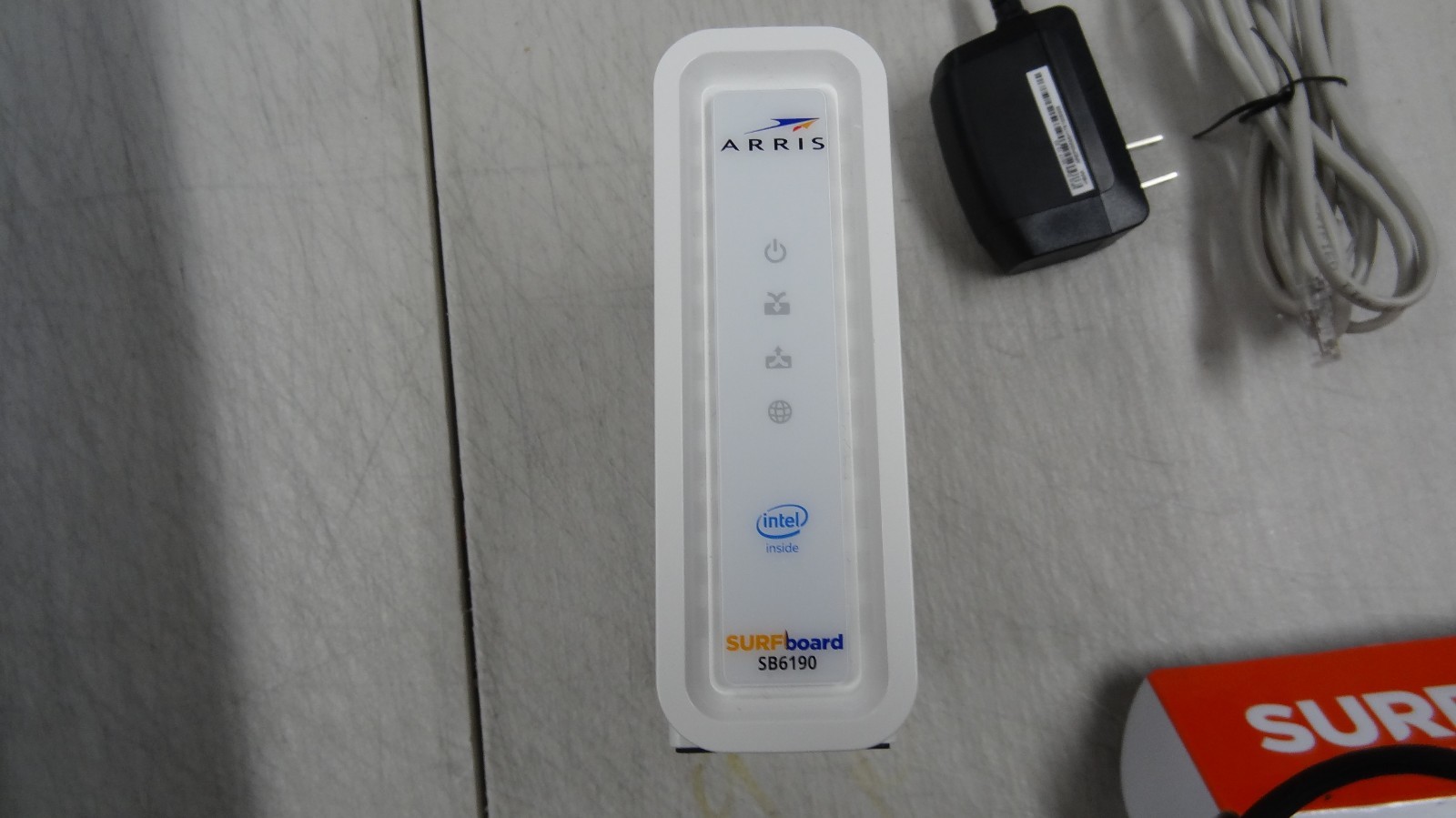 ARRIS SURFboard SB6190 32x8 DOCSIS 3.0 Cable Modem Minor Box Damage