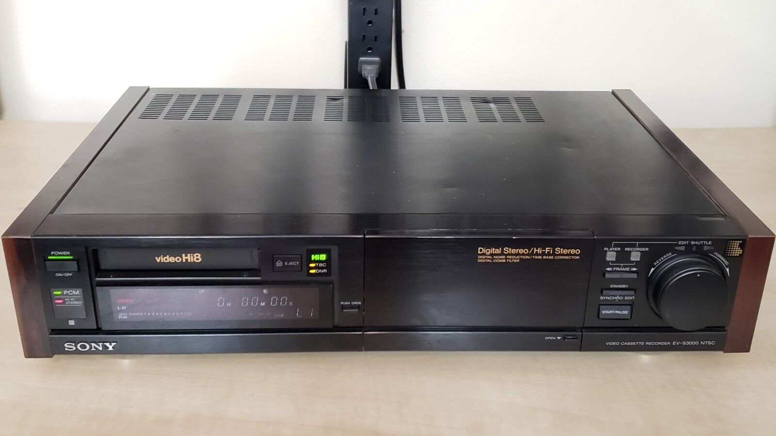 Sony EV-S3000 8mm Hi8 PCM Stereo HiFi Editing VCR W/ Remote Sony EV-S3000 8mm Hi8 PCM Stereo HiFi Editing VCR W/ Remote