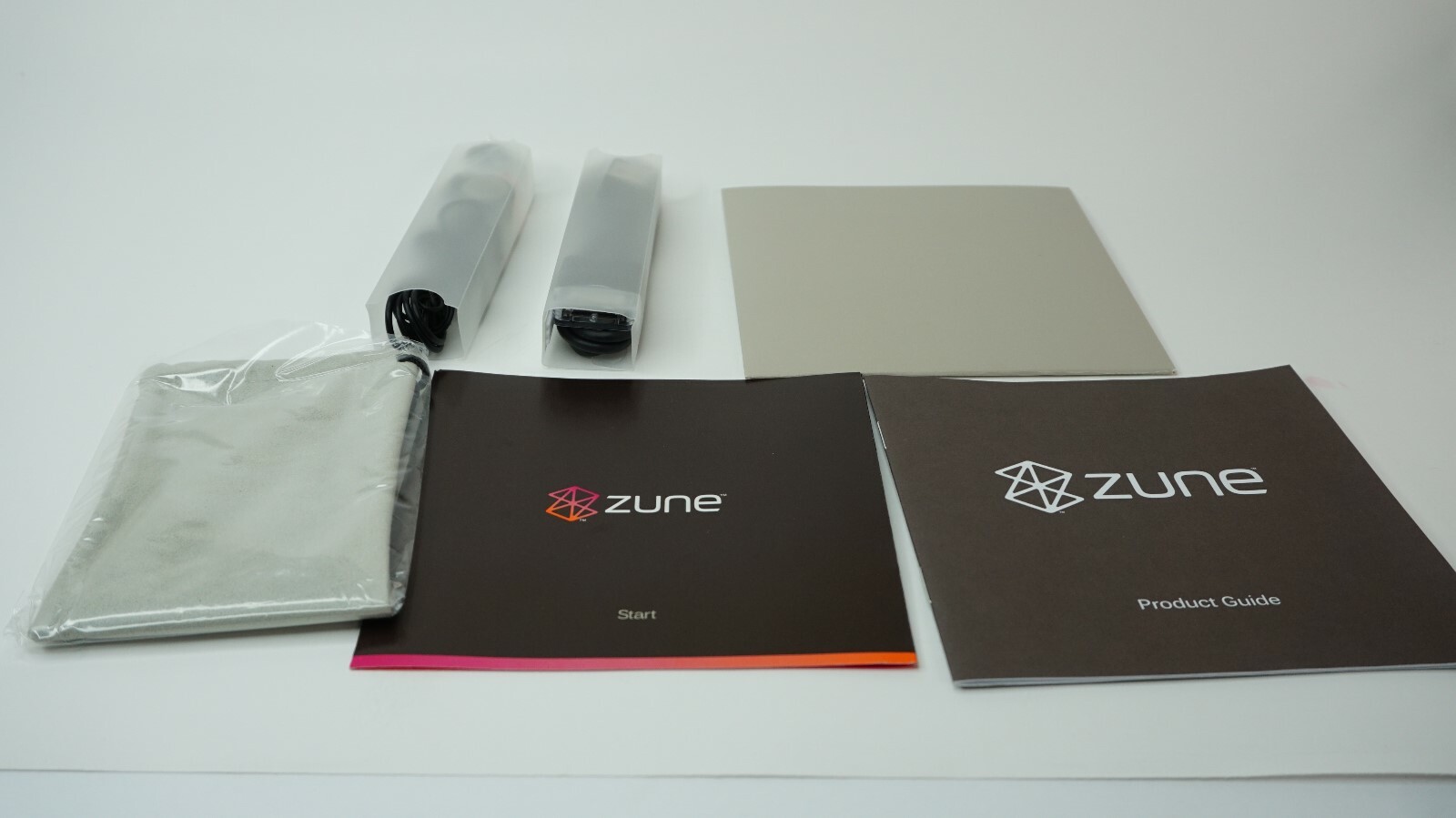 Zune 30GB White in working condition with Up to date Firmware, It looks NEW