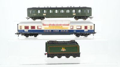 Meccano H0 Konvolut 1 Abteilwagen 2.Kl. grün, 1 Panoramawagen 