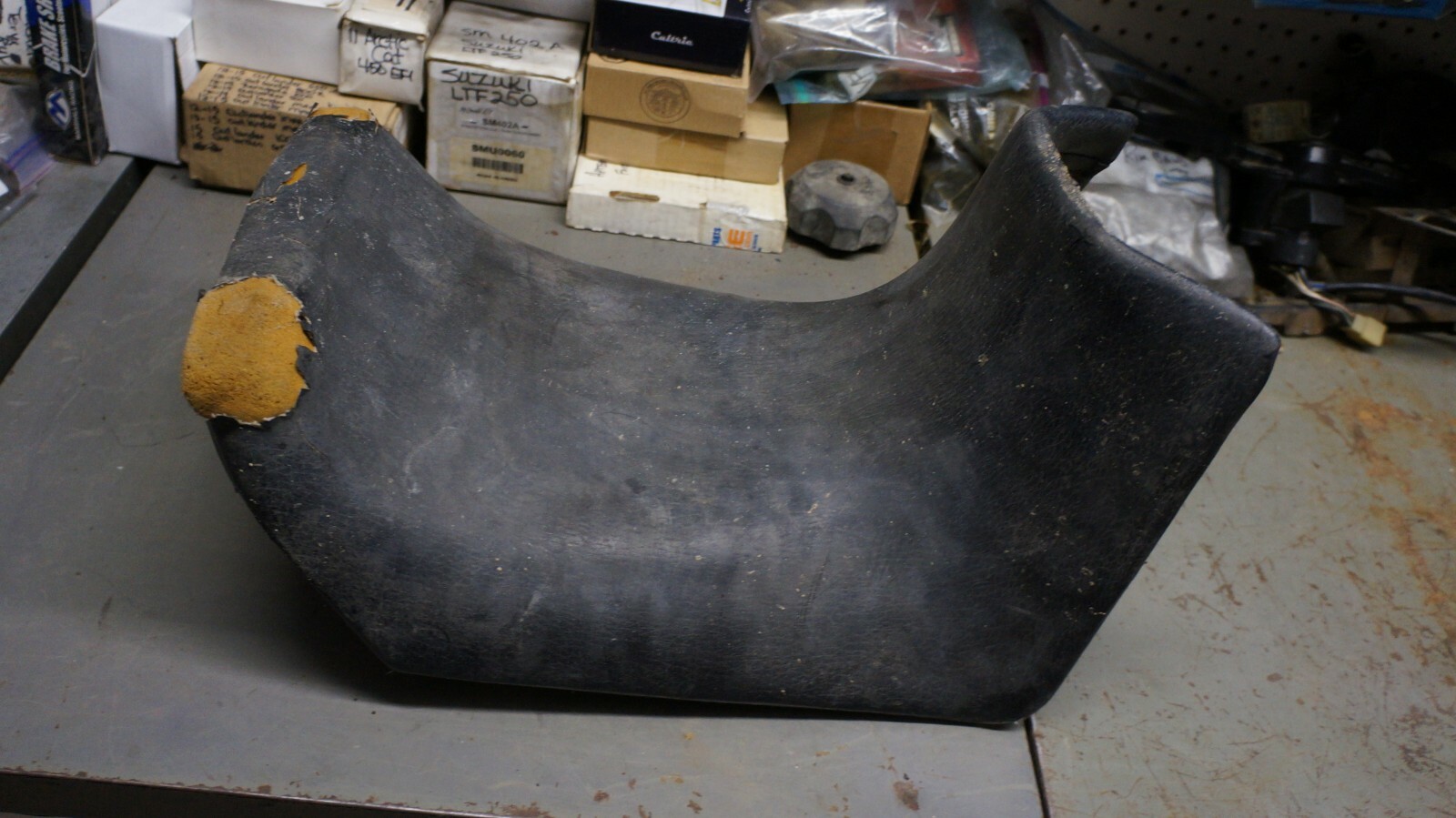 89-97 KAWASAKI ZX600 Ninja FRONT DRIVER SEAT SADDLE PAN