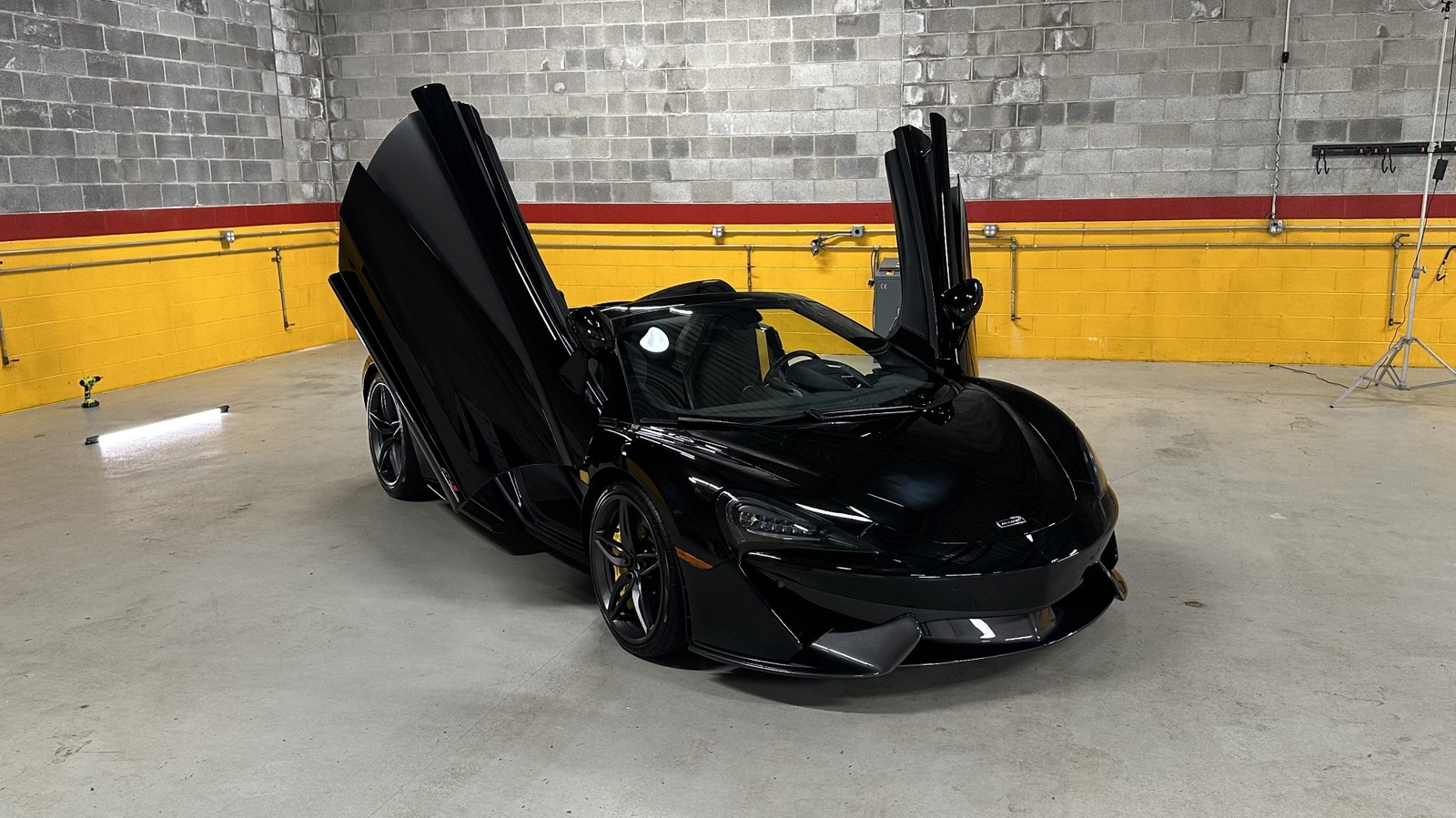 Owner 2019 MCLAREN AUTOMOTIVE 570S SPIDER 5881 Miles, Black 2DR  Automatic