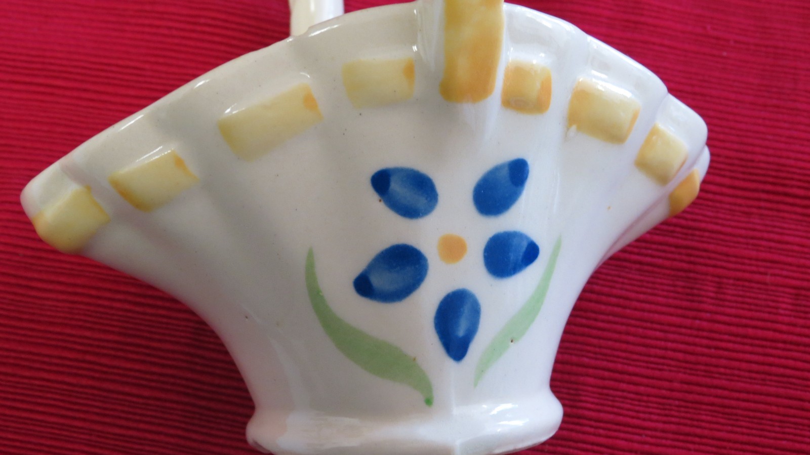 VINTAGE SHAWNEE POTTERY #640 CERAMIC BASKET PLANTER FLORAL