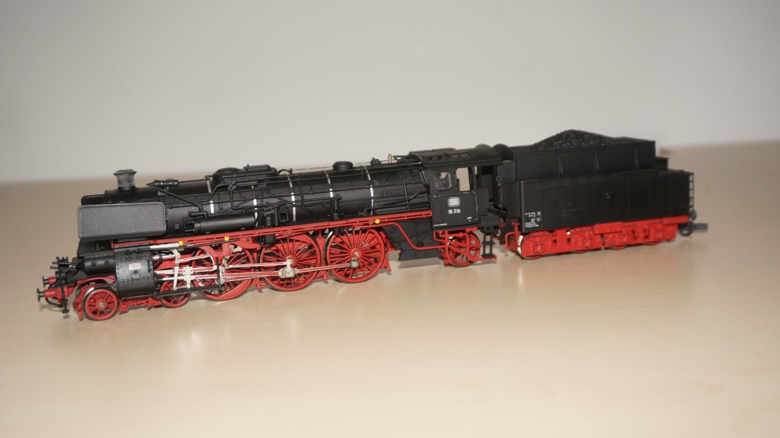 Rf22/46] Liliput Ho L 104001/2 Steam Locomotive Br 18 316 of