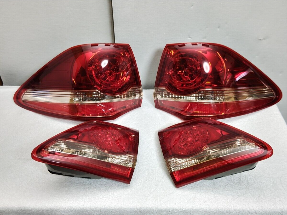Toyota Genuine Crown Athlete GRS200 GRS201 GRS204 Taillights