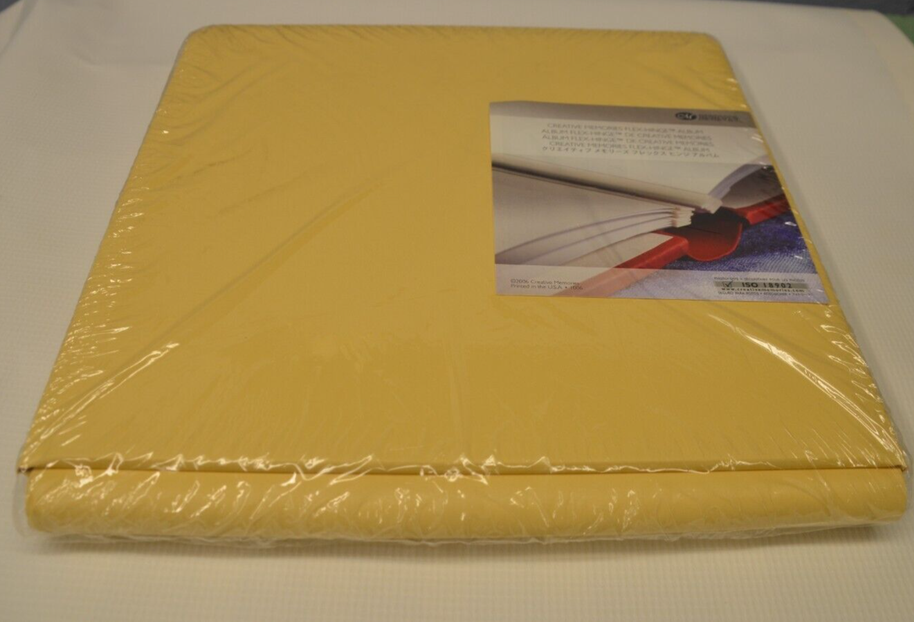 Creative Memories Sealed Flex Hinge Scrapbooking 12 x 12 Alb