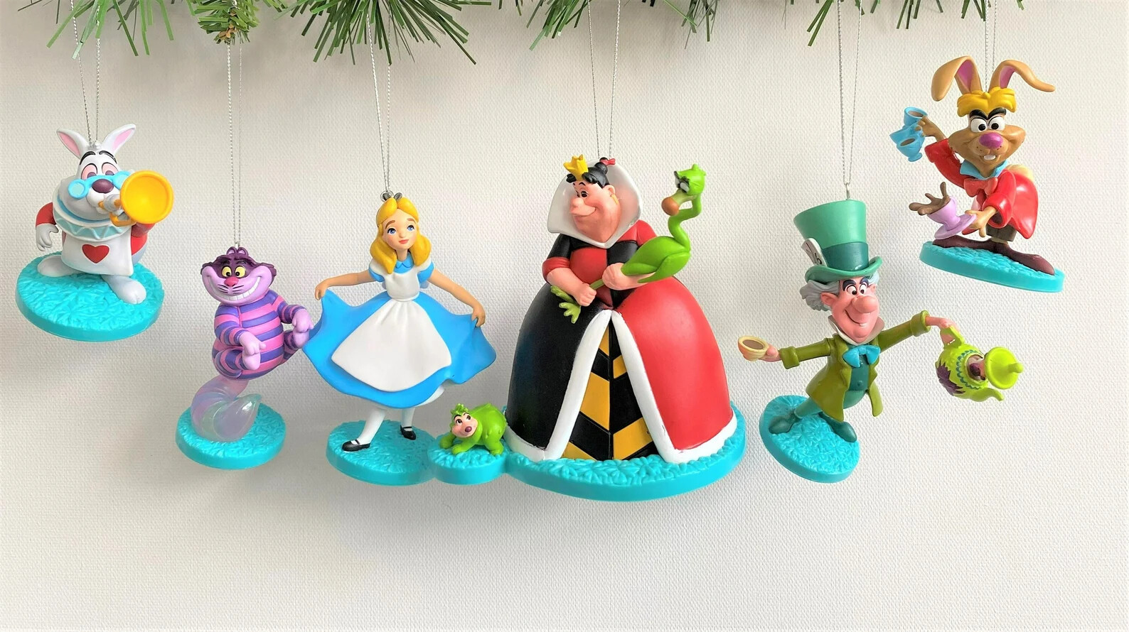 Alice In Wonderland 6 Ornament Set Queen Madhatter March
