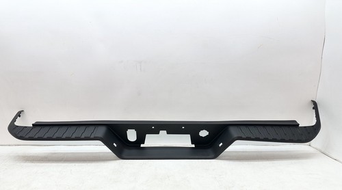 トジハページ GM Silverado 1500 Bumper Step Pad; Rear; Center 84564764 (19